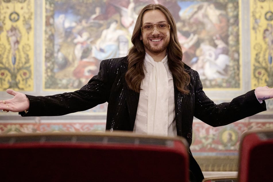 Riccardo Simonetti (33) tritt in die Fußstapfen von Gunther Emmerlich oder Tom Wlaschiha und darf den SemperOpernball moderieren.