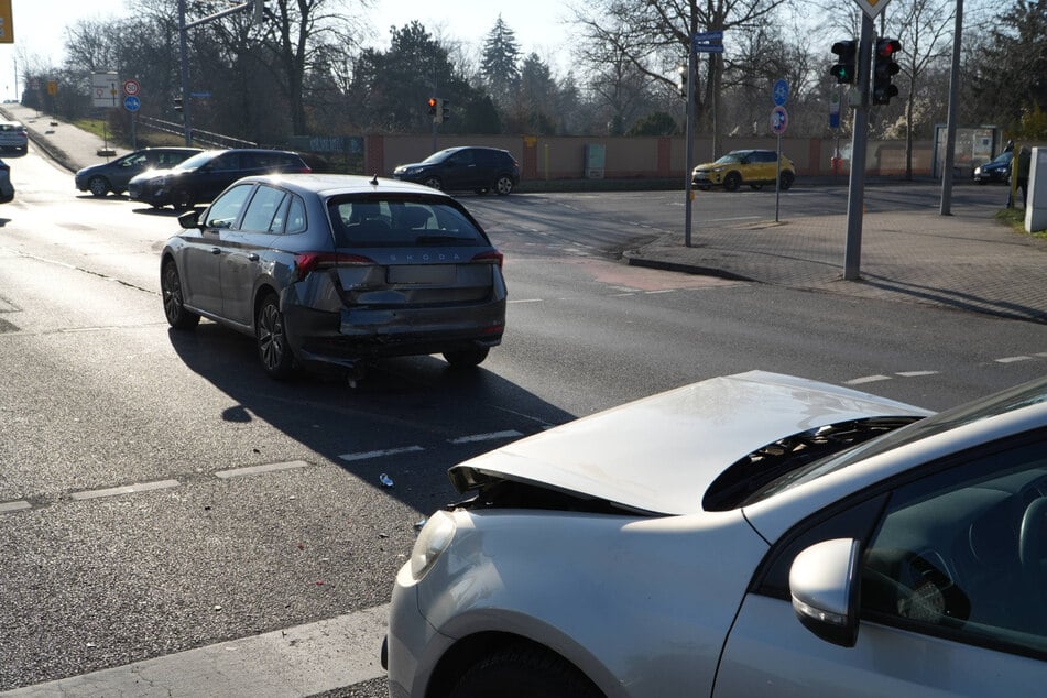 Beide Fahrzeuge wurden bei dem Crash jedoch erheblich beschädigt.