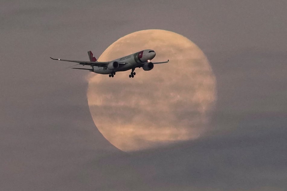Wenn der Flieger mal wieder viel zu spät kommt, klingelt die Kasse.