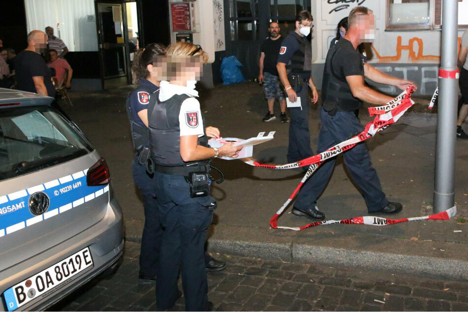 Razzia gegen Clan-Kriminalität: Polizei beschlagnahmt scharfe Munition in Neuköllner Lokal
