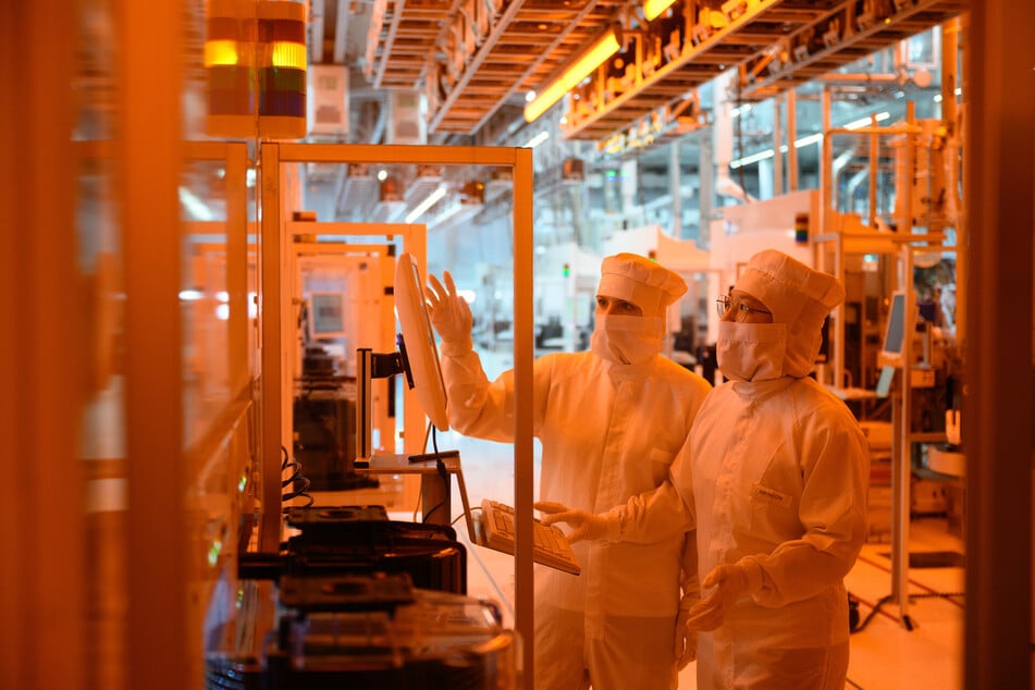 Ab 2027 sind es bereits sechs Firmen, die im Dresdner Norden Mikrochips produzieren. (Archivbild)