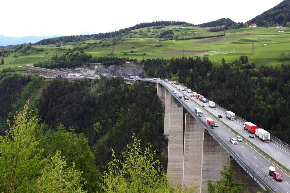 Die Brennerautobahn ist wegen einer Demo komplett gesperrt.