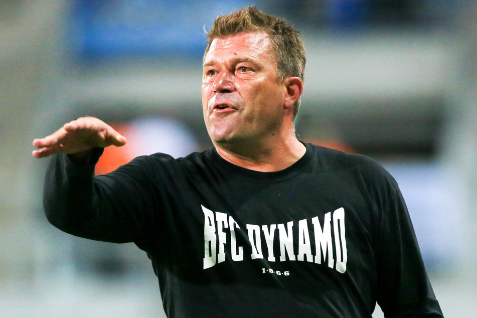 Coach Christian Benbennek überwintert mit dem BFC Dynamo auf Platz eins.