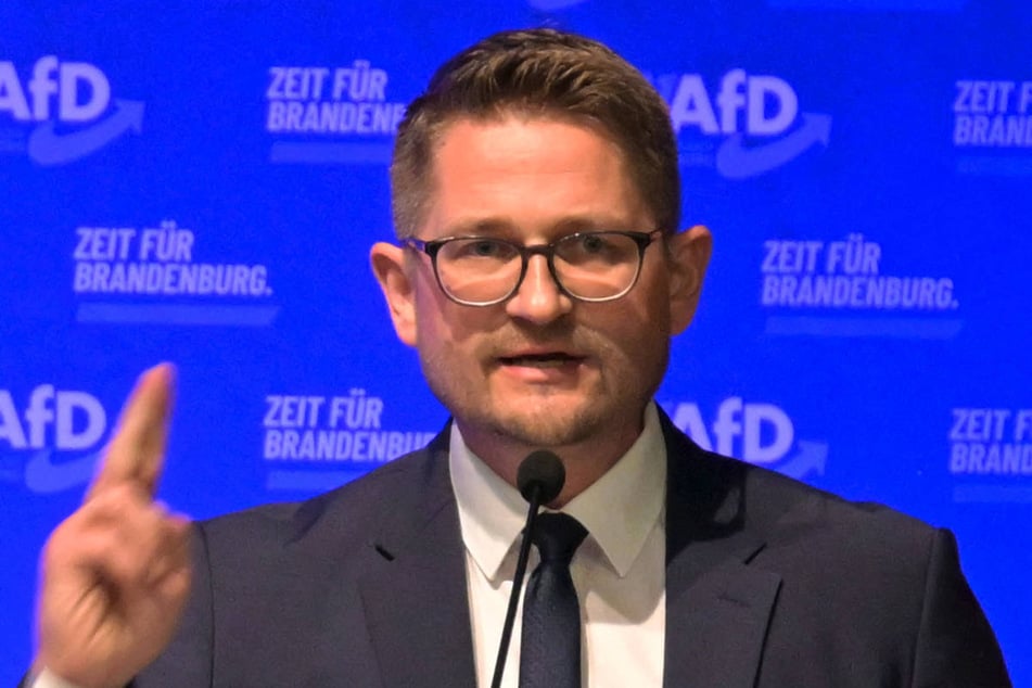 AfD-Fraktionschef René Springer (46) hat das Verbot für ein Praktikum bei seiner Partei scharf kritisiert.