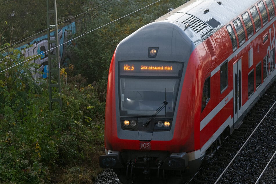 Bahnchaos bis Donnerstag: Züge zum BER und nach Rostock betroffen!