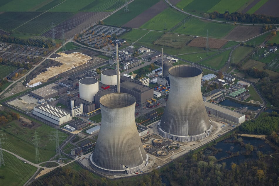 160 Meter hoch: Die Sprengung der Kühltürme ist das erste Zeichen des Rückbaus der Atomanlage in Gundremmingen.