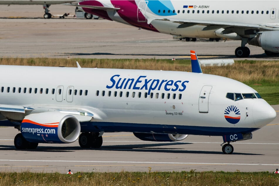 Der SunExpress-Flieger hatte dann doch noch mit allen Fluggästen an Bord abheben können. (Archivbild)