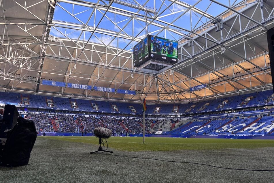 Noch ist das Stadion weitgehend leer, doch in etwas mehr als einer Stunde werden hier 62.000 Menschen Stimmung machen.