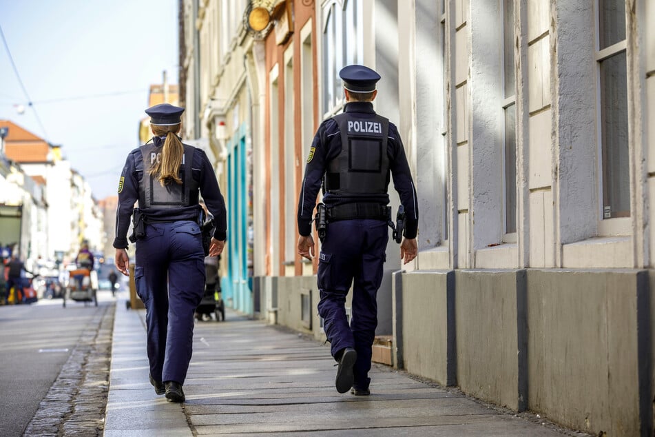 In der Neustadt wurde am Donnerstagabend eine Polizistin (37) von einem jungen Mädchen (13) gebissen. (Symbolbild)