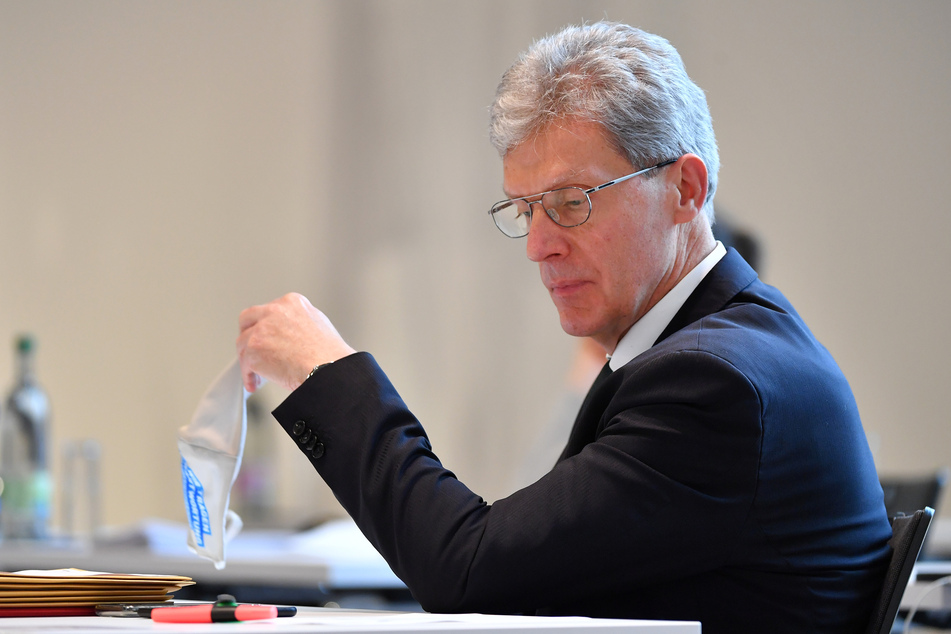 Thüringens Bildungsminister Helmut Holter (67, Linke) setzte seinen Vorschlag, beim Ferienstart zum 23. Dezember zu bleiben, durch.