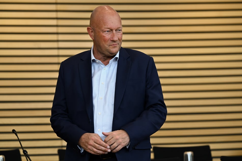 "Team Freiheit"-Vorsitzender Thomas Kemmerich (60) freut sich über drei Überläufer aus der FDP. (Archivbild)