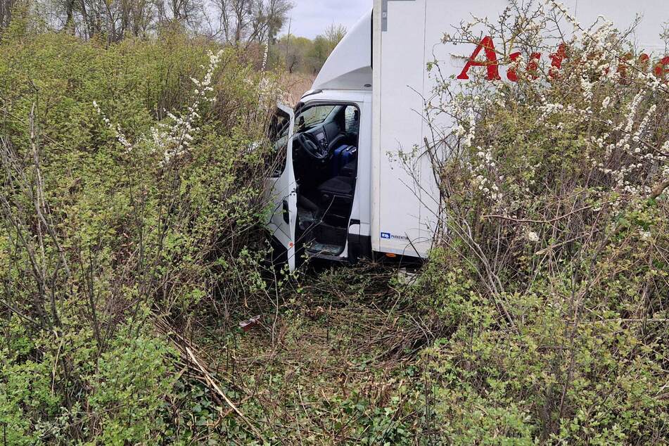 Unfall A: Unfall auf der A10: Lkw-Fahrer kann nur noch tot geborgen werden