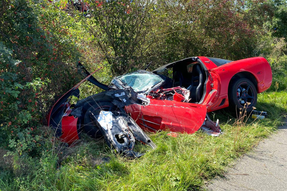 Die Corvette hatte an der Ampel grün, der Fahrer des Feuerwehrwagens versuchte noch, auszuweichen.