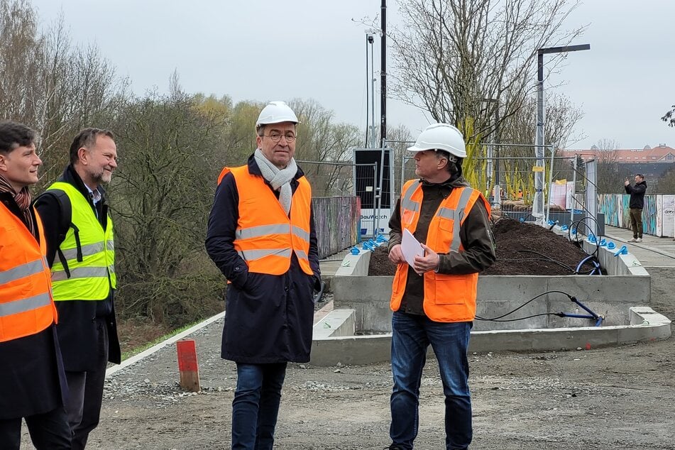Heiko Rosenthal (51, Linke, l.) und Thomas Dienberg (64, Grüne, M.) begleiteten den Prozess am Mittwoch.