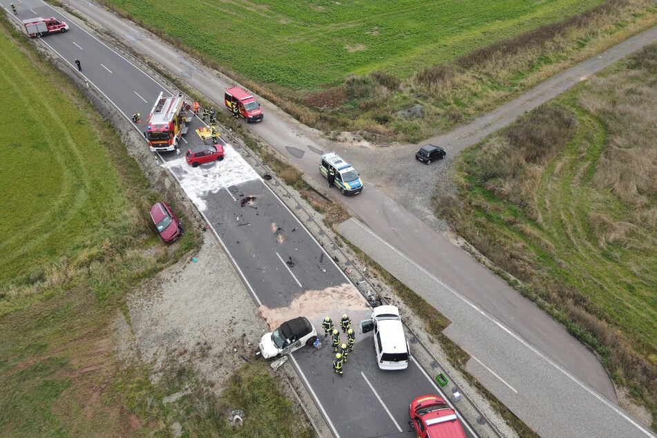 An der Unfallstelle herrschte blankes Chaos, vier Fahrzeuge waren beteiligt.