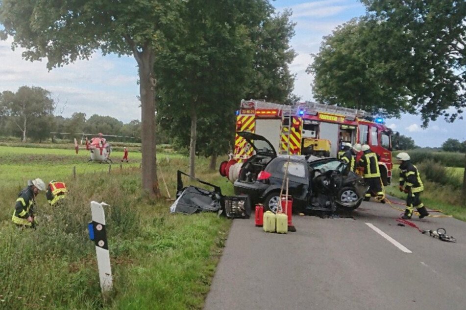 Für die Bergungsmaßnahmen musste die Straße voll gesperrt werden.