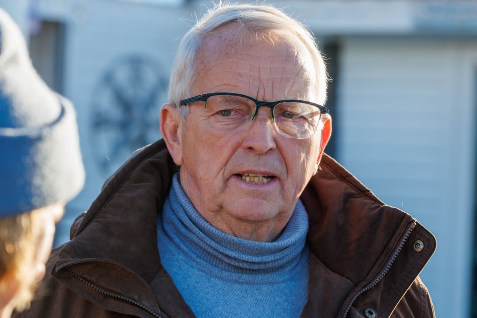 Umweltminister Till Backhaus (SPD) ist auch am Dienstag vor Ort.