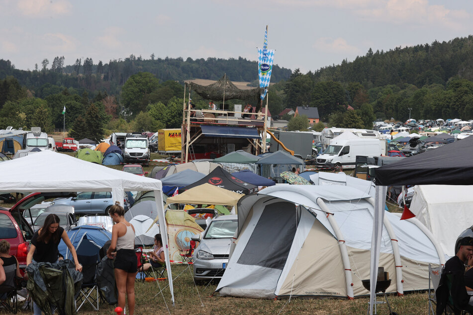 Auch in diesem Jahr werden die Festival-Besucher wieder ihre Zelte auf den Campingplätzen aufschlagen. (Archivbild)