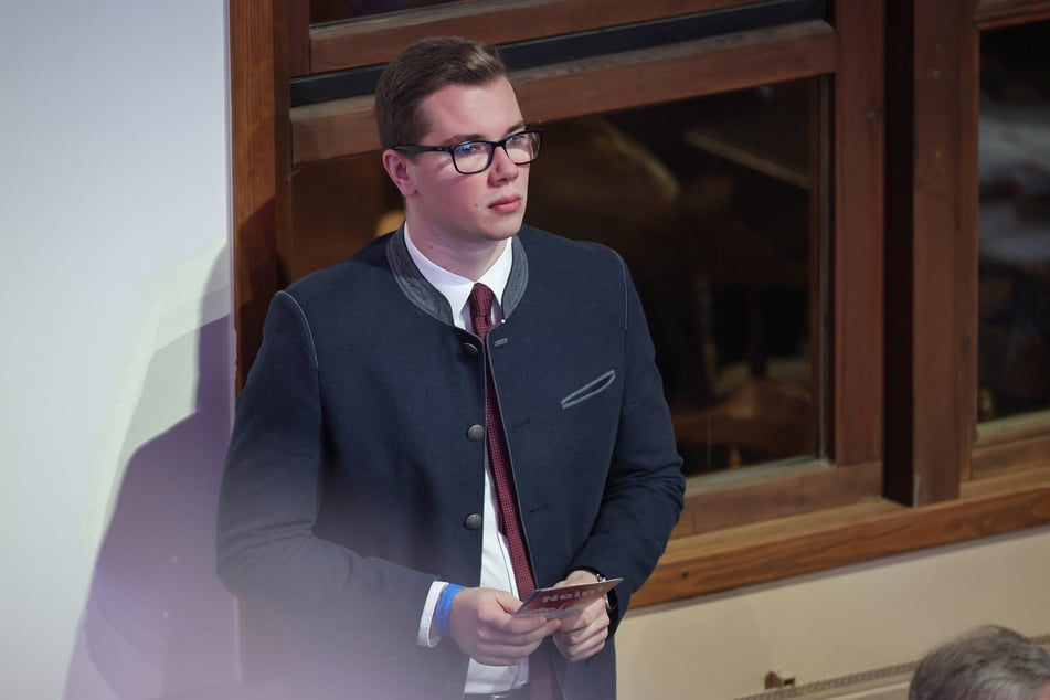 Daniel Halemba (24, AfD) ist sich keiner Schuld bewusst.