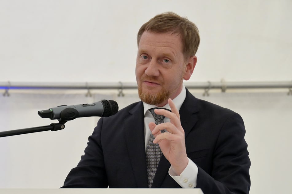 Ministerpräsident Michael Kretschmer (50, CDU) mahnt davor, die Wirtschaftswende schleifen zu lassen. (Archivbild)