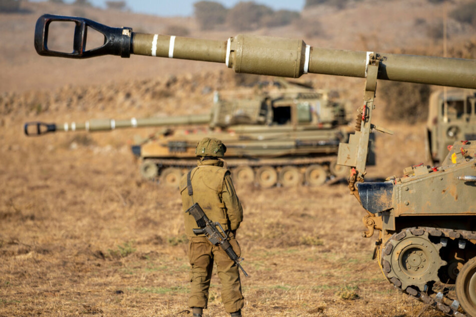 Nach Raketenbeschuss aus dem Gazastreifen hat die israelische Armee ein Ziel in dem Küstengebiet angegriffen. (Archivbild)