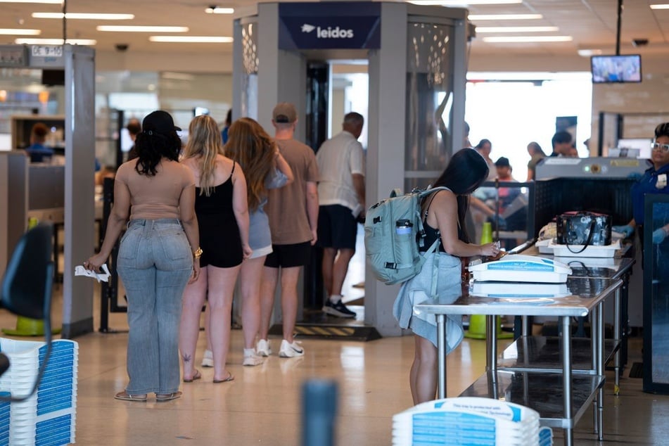 Quien desee evitar tiempos de espera más largos en el control de seguridad, debería reservar con antelación una ranura de tiempo gratuita.