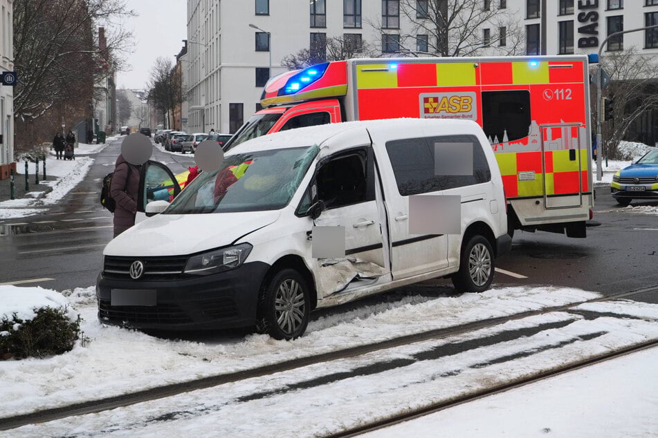 Die Autofahrerin wollte in Höhe der Mühlstraße auf die Prager Straße abbiegen.