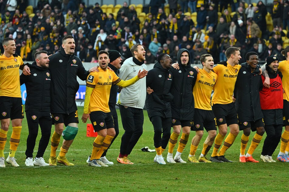 Großer Jubel bei Spielern und Fans von Dynamo Dresden: Der Hallesche FC wurde mit 7:1 aus dem Stadion gefegt und die SGD hat nun stolze 25.000 Vereinsmitglieder.