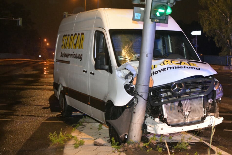 Der Fahrer blieb bei dem Unfall unverletzt.