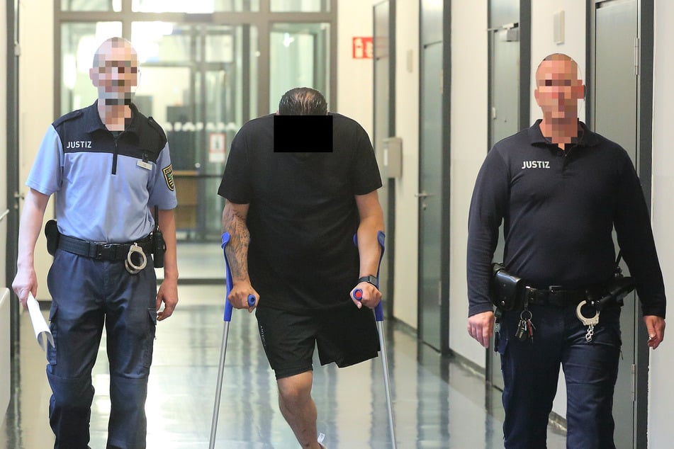Hassan R. (46, M.), der durch eine Polizeikugel sein Bein verlor, wurde verurteilt, muss aber nicht in Haft.