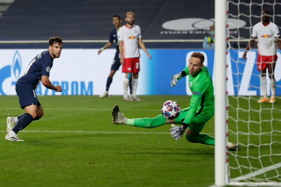 Juan Bernat (27) trifft im Halbfinale gegen Leipzig zum 3:0.