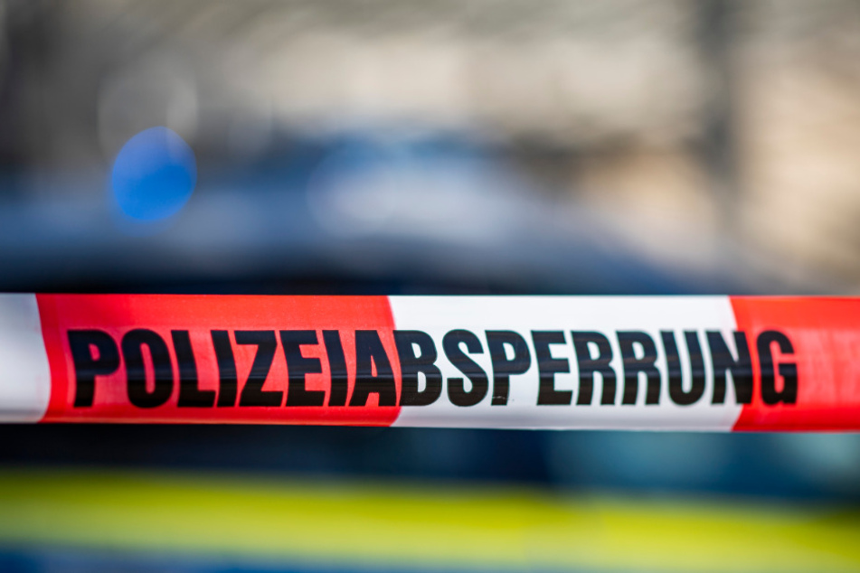 In Bremen war ein siebenjähriger Junge in der Nacht zum Sonntag tot in einer Wohnung gefunden worden. (Symbolbild)