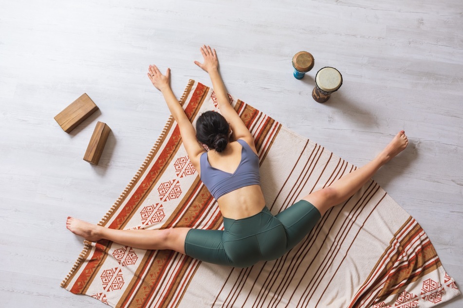 Yoga-Decken sind eine Alternative zur herkömmlichen Yoga-Matte.