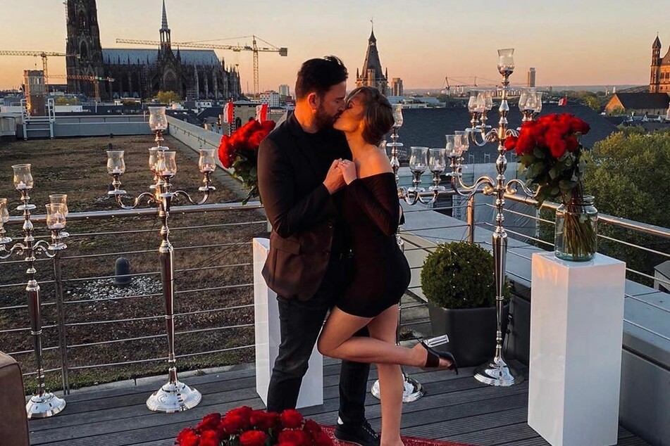 Die Verlobung hatten Michael Wendler und Laura Müller Montagabend auf ihren Instagramkanälen geteilt.