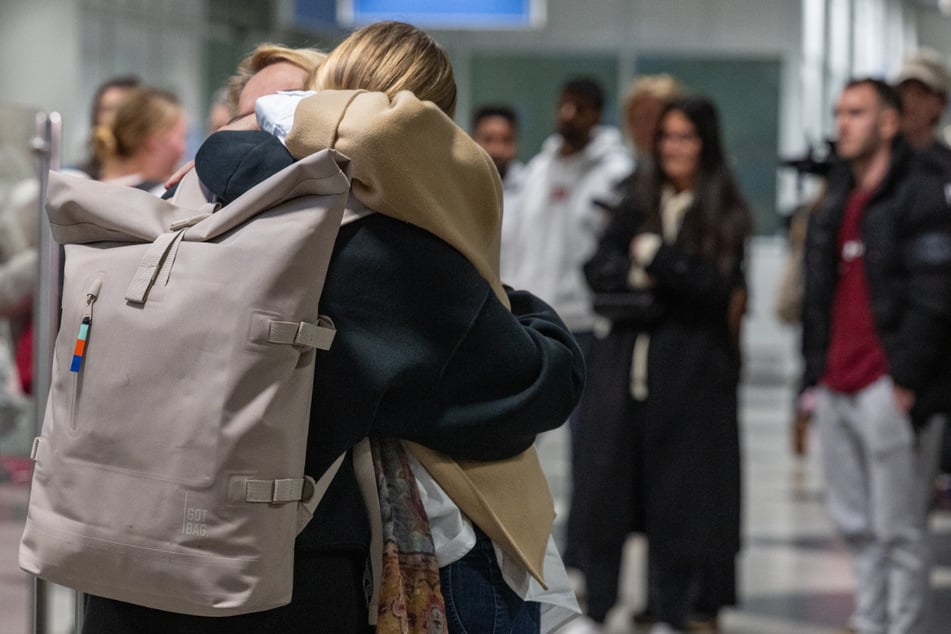 Nach der sicheren Ankunft am Münchner Flughafen mit der Maschine aus Dubai konnten etliche Reisende aufatmen.
