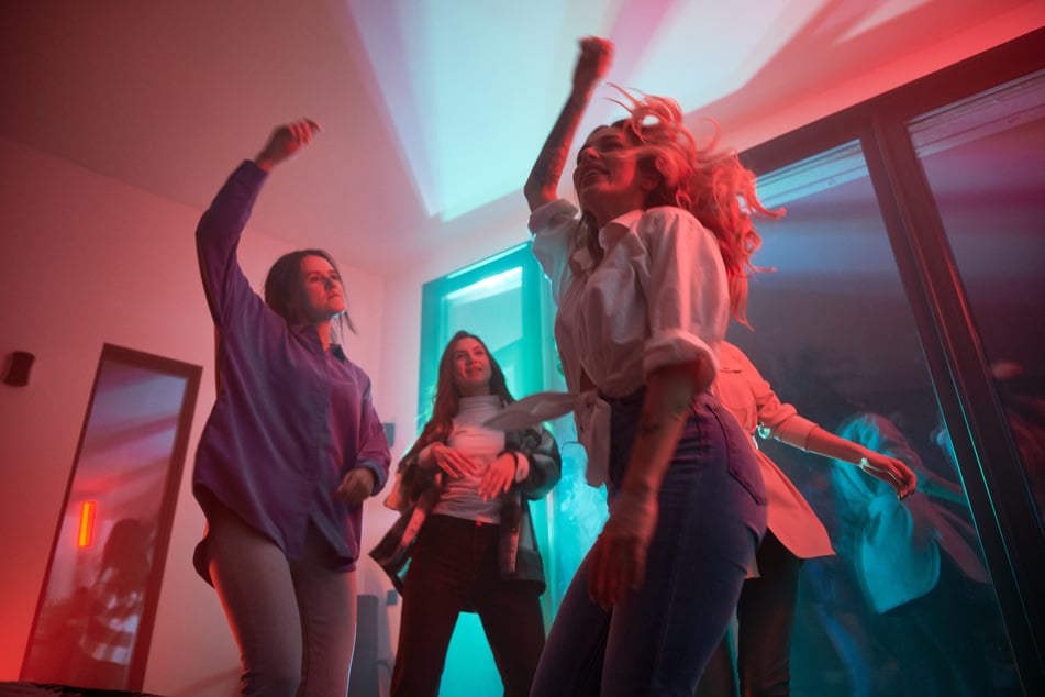 Die 15-Jährige wollte daheim eigentlich nur eine Hausparty zum Ende des Schuljahres feiern - doch die uferte plötzlich aus. (Symbolbild)
