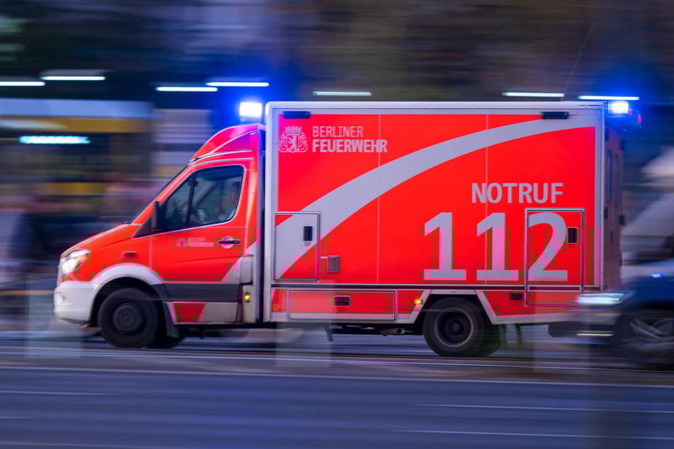 Der Teenager hatte zwischenzeitlich das Bewusstsein verloren und musste vom Rettungsdienst ins Krankenhaus gebracht werden. (Symbolfoto)