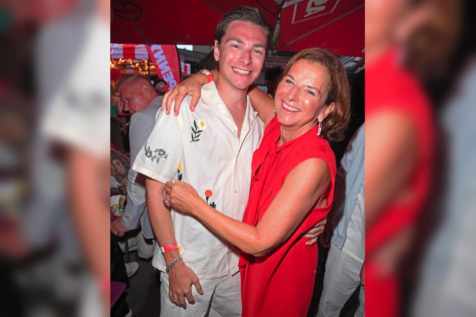 Claudia Obert (63) und Max Suhr (27) sind seit drei Jahren ein Paar, an eine Hochzeit haben sie beiden immer mal wieder gedacht.