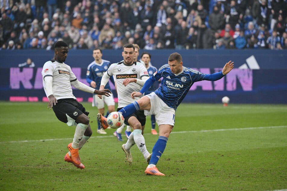 Bei seinem Einstand auf Schalke zeigte Edin Dzeko (39) mit seinem Tor gleich seine immer noch außergewöhnliche Klasse. Dynamo will sich davon nicht beeindrucken lassen.