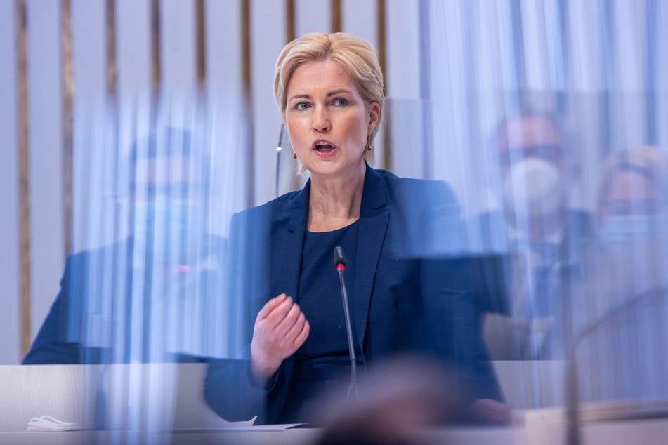 Manuela Schwesig (46, SPD), Ministerpräsidentin von Mecklenburg-Vorpommern, spricht im Landtag.