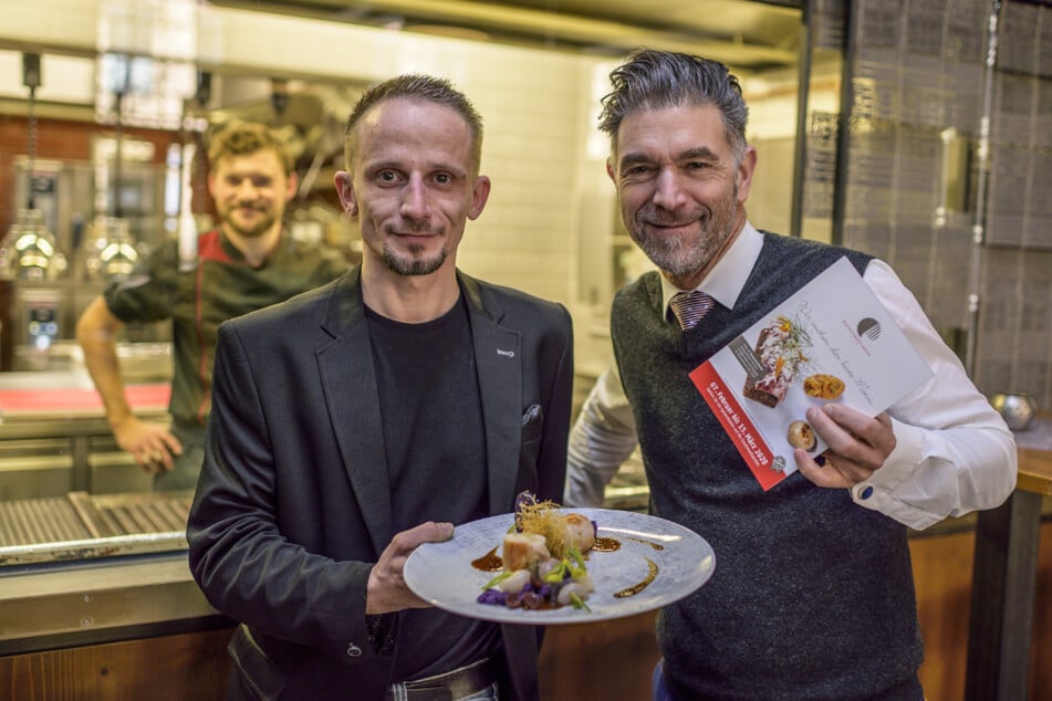 Markus Arnold (41, l.) vom Restaurant "Max Louis" mit "Kochsternstunden"-Erfinder Clemens Lutz (50).