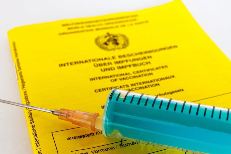 Die AOK PLUS übernimmt die Kosten für zahlreiche empfohlene Reiseimpfungen.