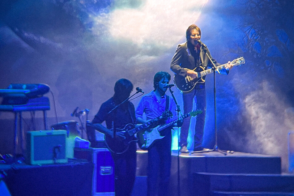 Fogerty (r.) spielte in Berlin seine CCR-Hits wie "Bad Moon Rising", "Who'll Stop the Rain", "Fortunate Son" und "Proud Mary".