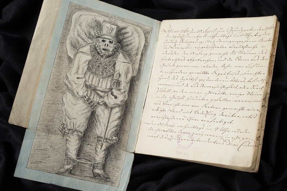 Diese Bleistift-Zeichnung fertigte der Stadtschreiber 1764 an. Sie zeigt den rottenden Leichnam von Herzog Albrecht von Schleswig-Holstein (1585-1613), der einige Jahre in Dresden lebte.