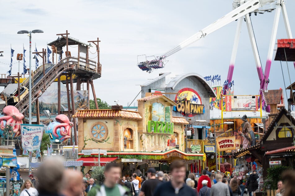 In diesem Jahr warten auf die Besucher sieben neue Attraktionen auf dem Pützchens Markt. (Symbolbild)