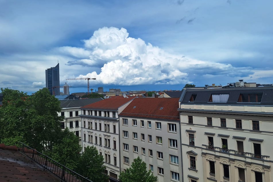 Auch, wenn immer wieder die Sonne schien, war die Wetterlage über Leipzig zunächst unsicher.