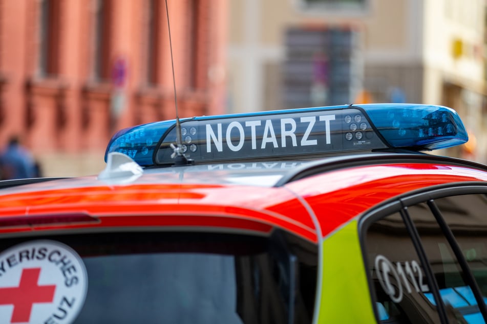 Bei einem Unfall in Niedersachsen wurde ein Jugendlicher (16) lebensgefährlich verletzt. (Symbolbild)