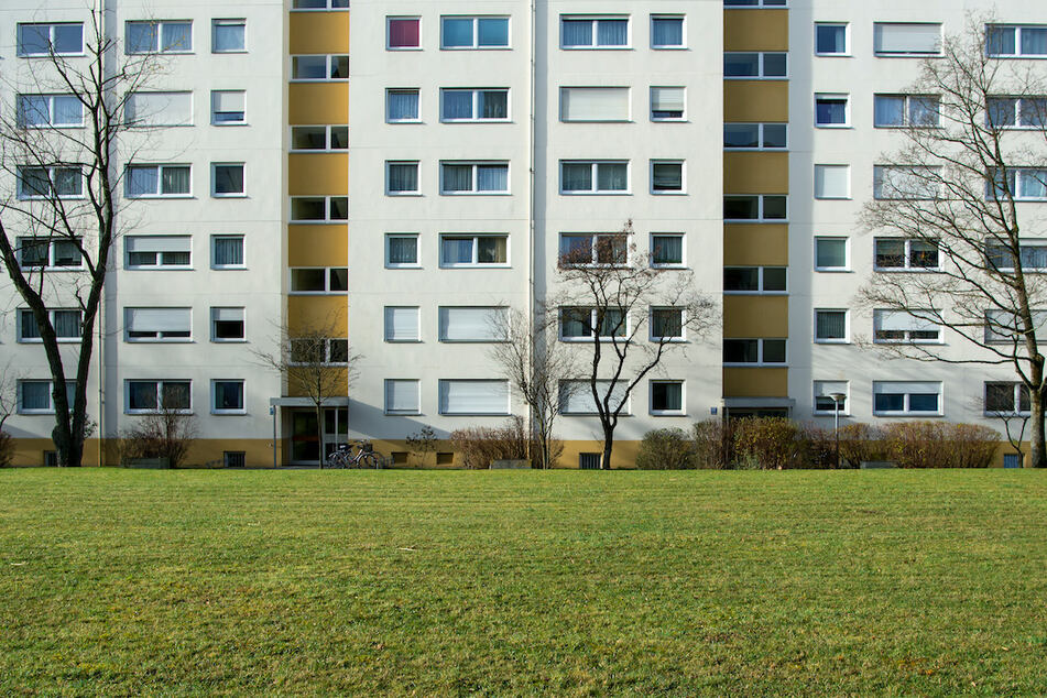 Ein Wohnhaus im Münchner Stadtteil Westkreuz. Die Stadt kommt der Nachfrage an Sozialwohnungen nicht hinterher.