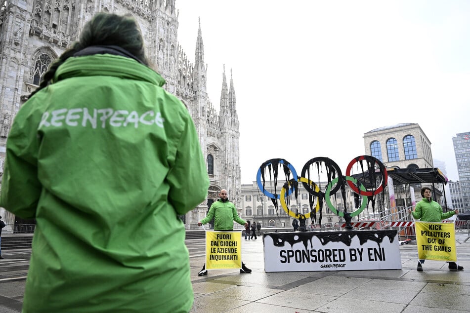 Einige Schaulustige beobachteten die Aktion von Greenpeace.