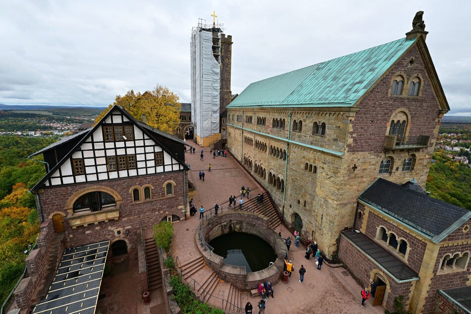Im Innenhof der Wartburg findet der Weihnachtsmarkt traditionell statt. (Archivbild)
